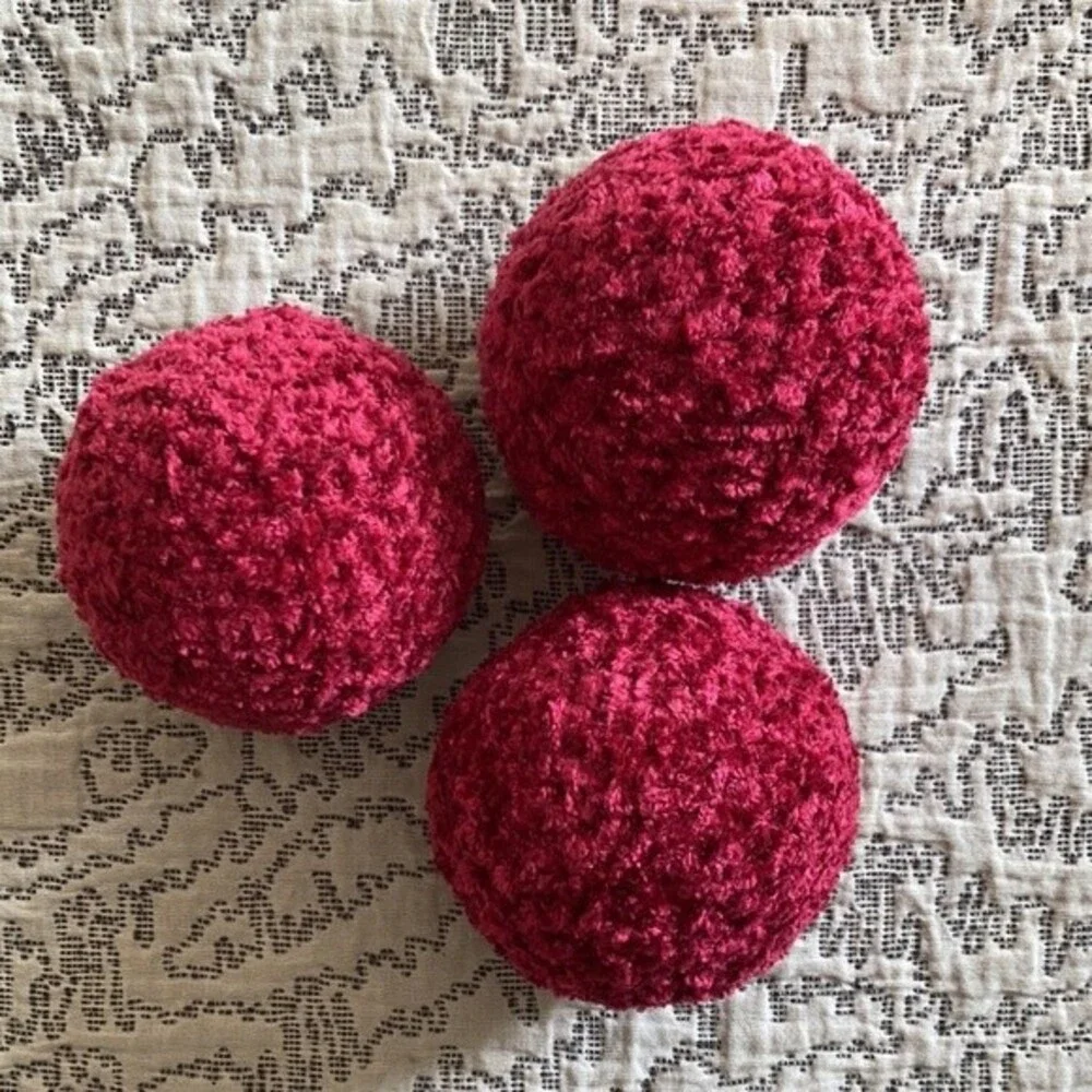 Crochet non squeaky plush pet toy ball durable set of three.